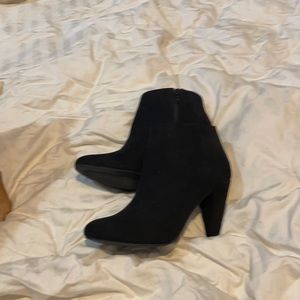 Black suede heal boot